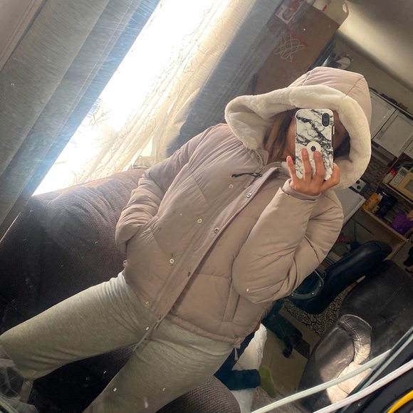 HOLLISTER PUFFER - Picture 2 of 5